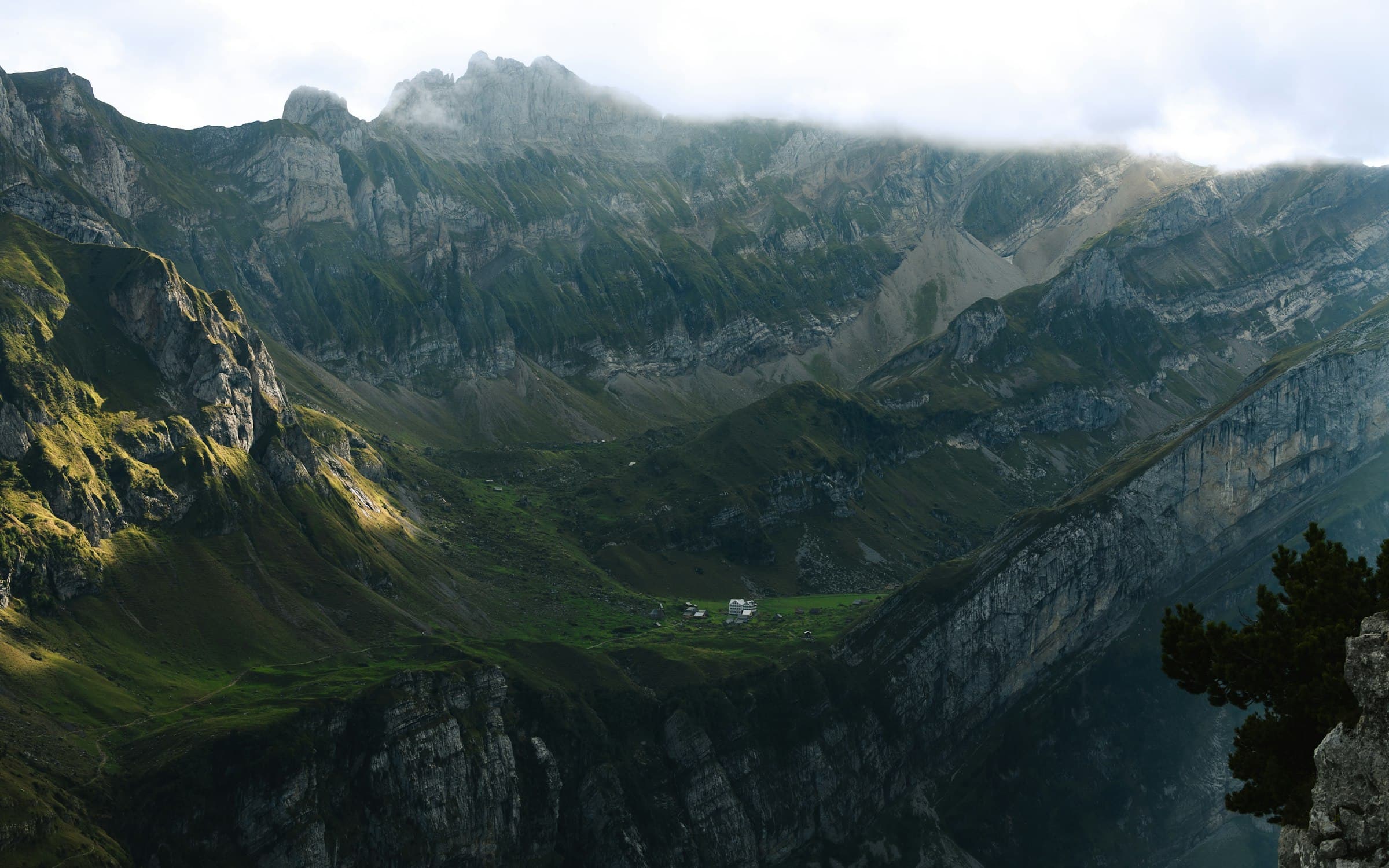 Mountain landscape representing the terrain Vitaliti World builds in